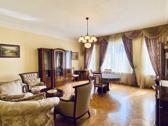 Продам 4к квартиру на Печерську. Центр, Бесарабка. Вул Круглоуніверситетська 18/2 Киев