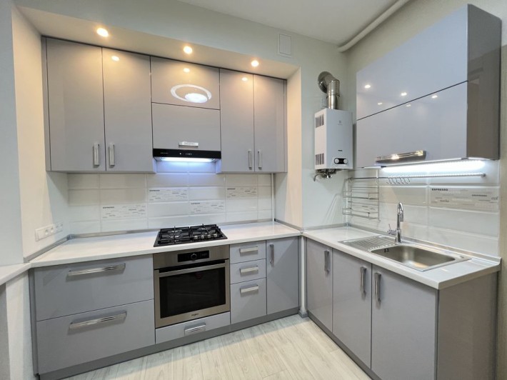 Центр 2-х квартира. Галины Романовой 13 - фото 1