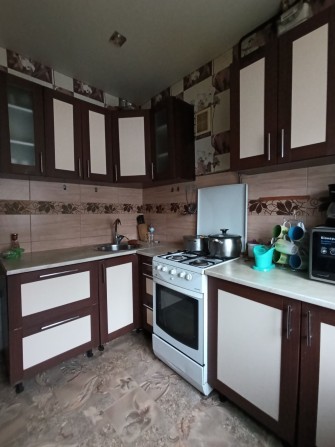 Надам в аренду 2 х кімнатну квартиру, поблизу центру! - фото 1