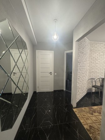 Сдам до лето 1 комн квартиру - фото 1