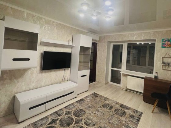 Здам 3-кімнатну квартиру з індивідуальним опаленням на тривалий термін Кам'янець-Подільський