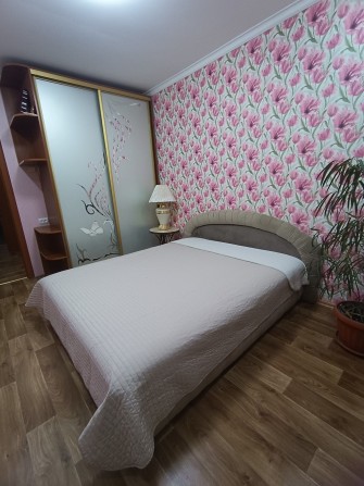 Сдам  3 ком квартиру Длительно - фото 1