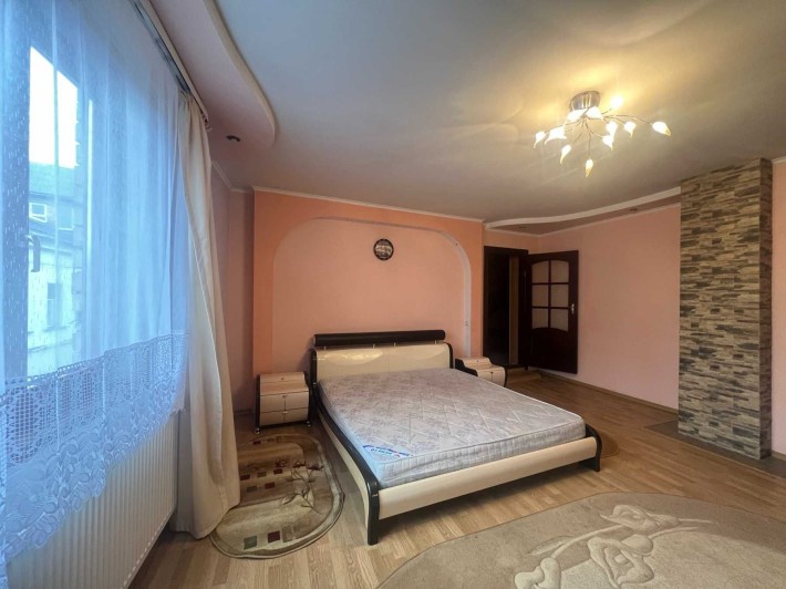 Велика 3к квартира в самому центрі з паркомісцем - фото 1