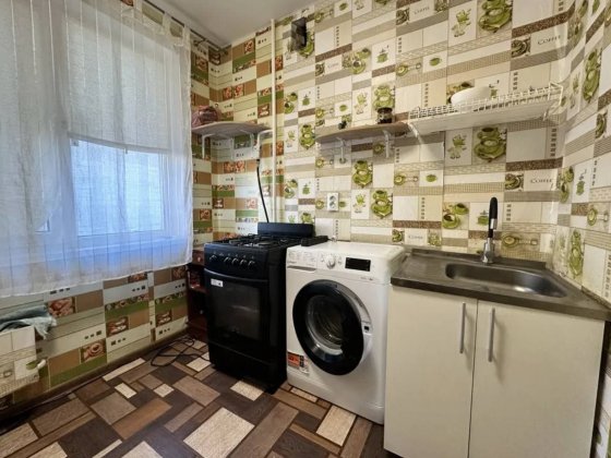 Сдам квартиру на две комнаты Лозовая