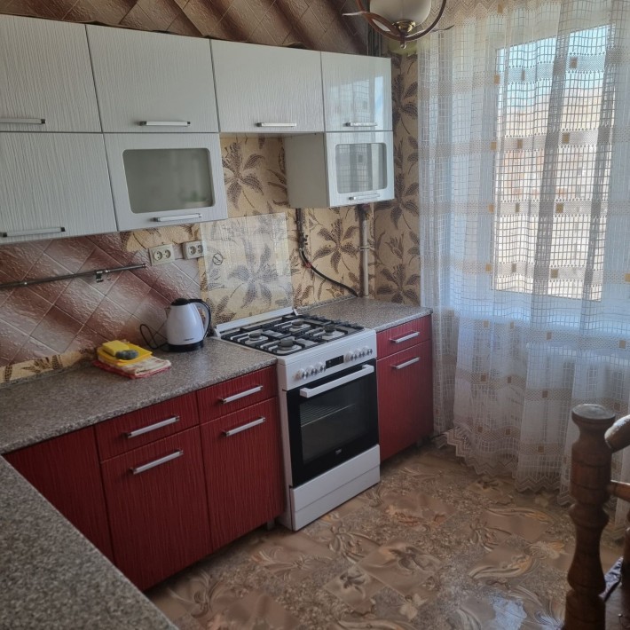 Сдаю 2х км квартиру на Лазурном 6000грн - фото 1