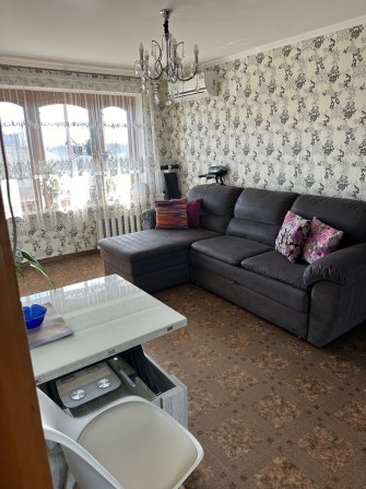 Сдам сдается 2 комнатная квартра на длительный срок - фото 1