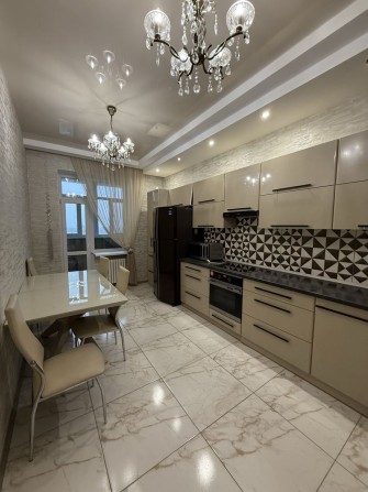 Сдается 4 комнатная квартира. Закрытый двор. Новый дом. Славянск. - фото 1