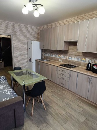 Здам сучасну 2х кімнатну квартиру в новому будинку! - фото 1