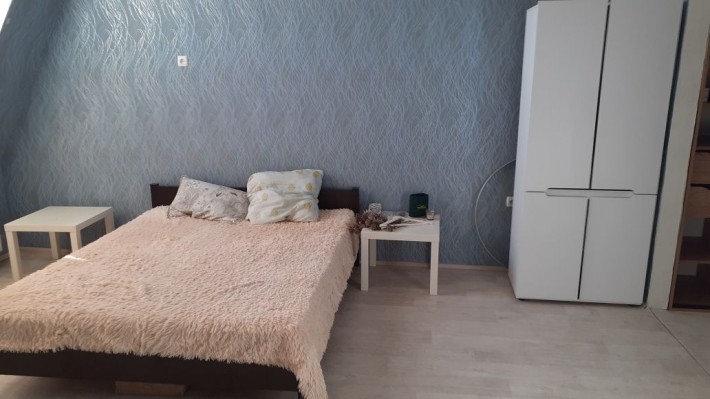 Квартира просторная мансардная 37м2, вишнёвое - фото 1