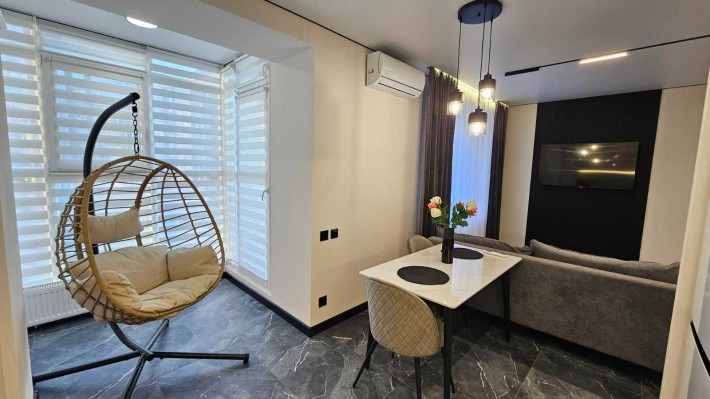 Здам в оренду простору однокімнатну квартиру з дійсно гарним ремонтом! - фото 1