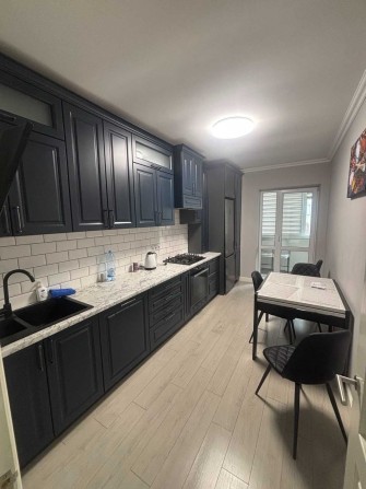 Оренда 2к квартири з євроремонтом, меблями та технікою - фото 1