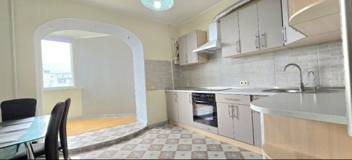 Здам велику 1но кімнатну квартиру з видом на річку - фото 1