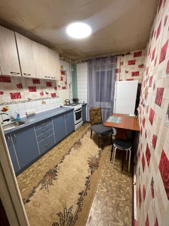 Здається 2-х кімнатна квартира в Крюкові,тепла,затишна, поруч зупинка. - фото 1