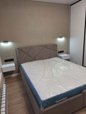 Оренда новенької однокімнатної квартири в центрі міста - фото 1