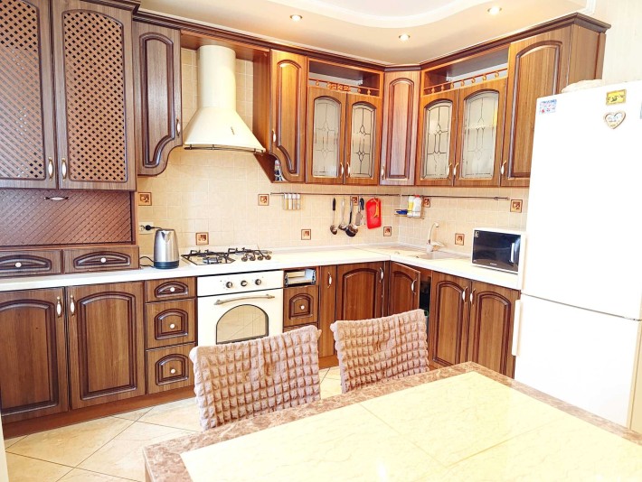 Оренда затишної та просторої квартири по вулиці Зарічанській - фото 1