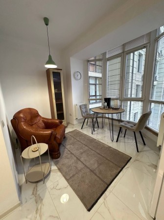 Оренда затишної 1 км квартири в центрі міста - фото 1