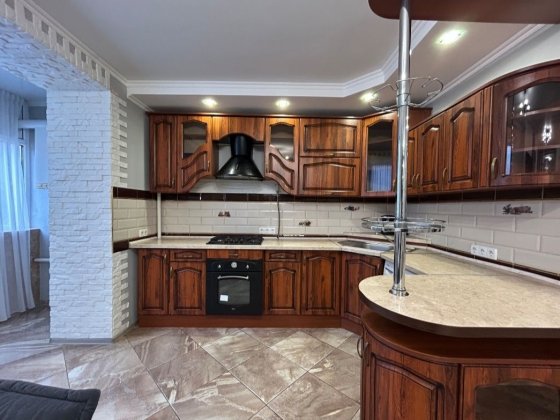 Велика 2к квартира в центрі по вул.Коновальця Івано-Франківськ