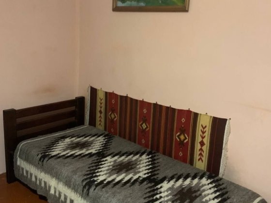 Здається в оренду 1к на другому поверсі двохповерхового особняка
на пе Івано-Франківськ