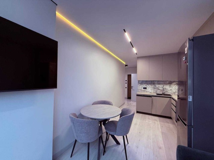 Простора 2 кімнатна квартира біля центрального парку,є все необхідне ! - фото 1