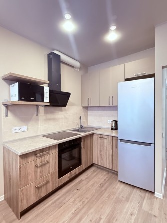 Здам Центральний 2 євро  з гардеробною біля Центрального парку - фото 1