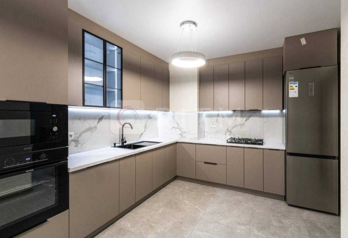 Оренда 2-х кімн. квартири + кладовка, центр міста ІФ, Family Plaza. - фото 1