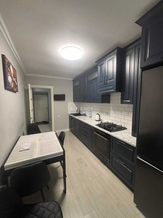 Оренда 2 км квартири в новобудові біля центру - фото 1