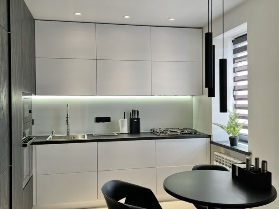 1 кімнатна квартира вул Святомиколаївська  площа Визволення Кривой Рог