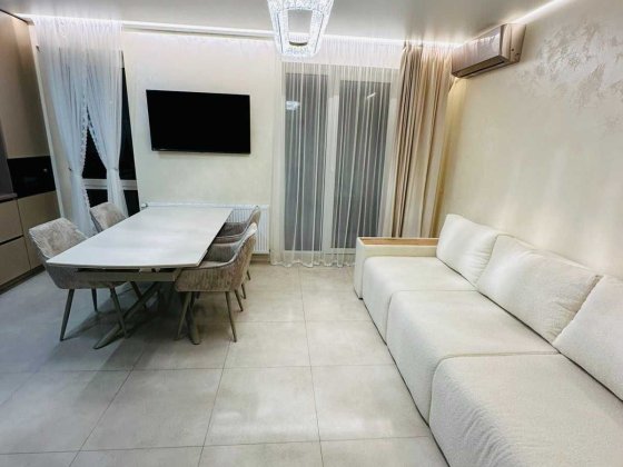 Оренда ексклюзивної 2х кімнатної квартири з власним патіо в центрі Івано-Франківськ