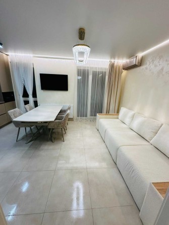 Оренда ексклюзивної 2х кімнатної квартири з власним патіо в центрі - фото 1