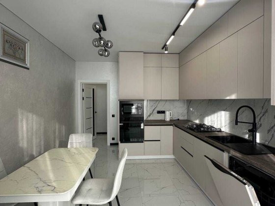 Оренда 2к квартири біля озера в закритому ЖК.Двохстороння.5 поверх Івано-Франківськ