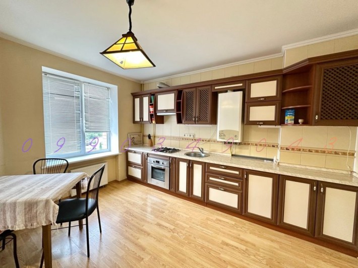 Простора двокімнатна квартира в новобудові поруч із парком «перемога». - фото 1