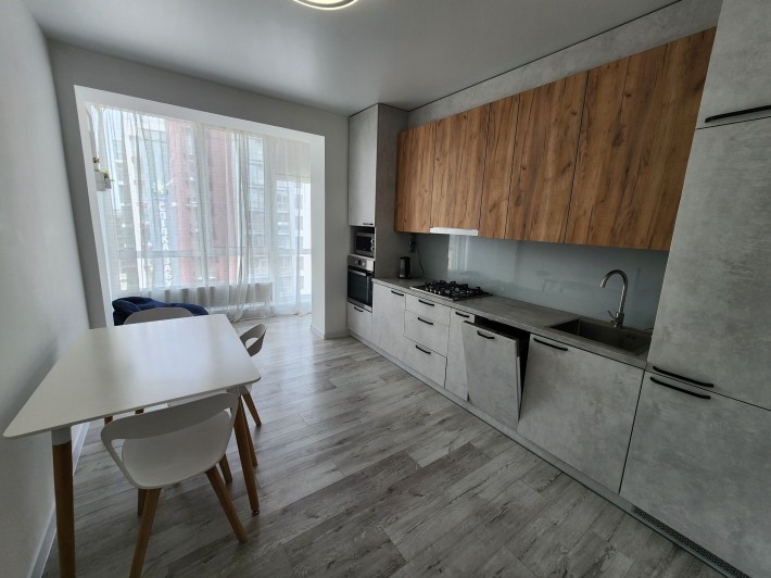 Здається в оренду простора 2-кімнатна квартира в центрі міста! - фото 1