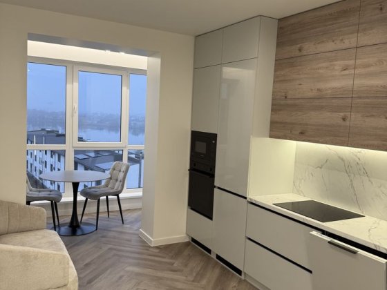 1-кімнатна з панорамою на озеро — перша здача! Рівне