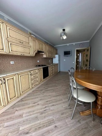 ОРЕНДА! 3-кімнатна квартира у центрі міста (довгостроково) - фото 1