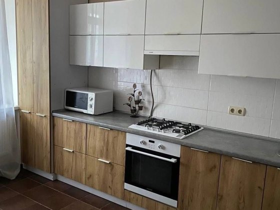 Оренда просторою 2 км квартири в центрі поруч з стометрівкою Івано-Франківськ