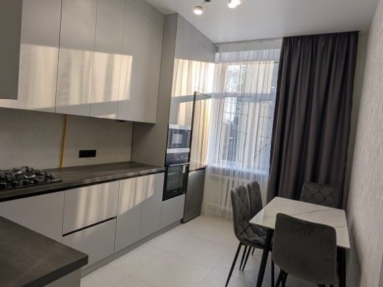 Оренда 2 кімн.квартири з чудовим виглядом на Театр Рівне