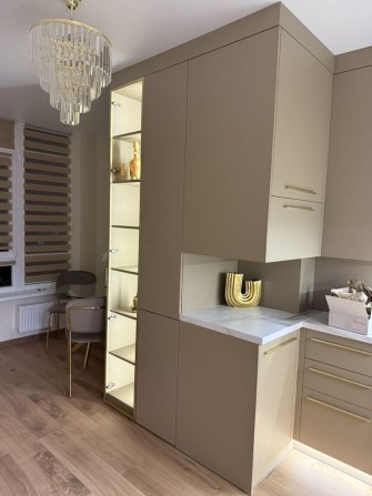 Новобудова в центрі з парковкою - фото 1