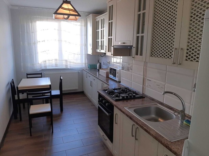 Оренда 3-к кв Центр , Коновальця ,біля стометрівки . Н/б .А/О. Вільна. - фото 1