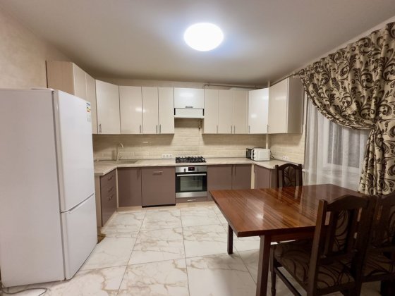 Оренда 3-кімн. квартири по вул.Небесної Сотні Ровно