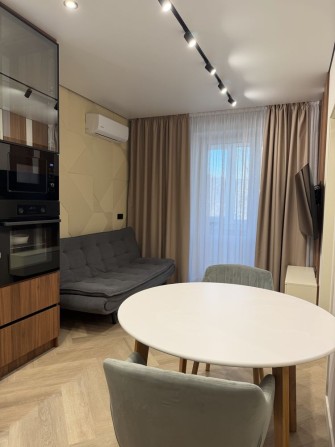 Вільна оренда укомплектованої 1 кімнатної квартири в центрі міста! - фото 1