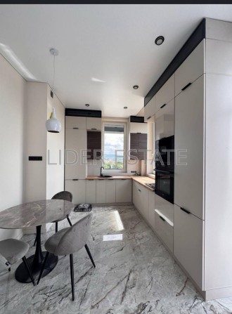 Оренда двокімнатного пентхауса, є газ, зручне розташування - фото 1