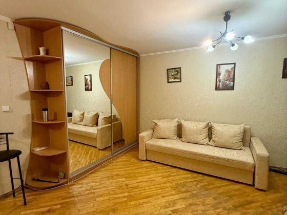 Реальна квартира біля метро Святошин Київ