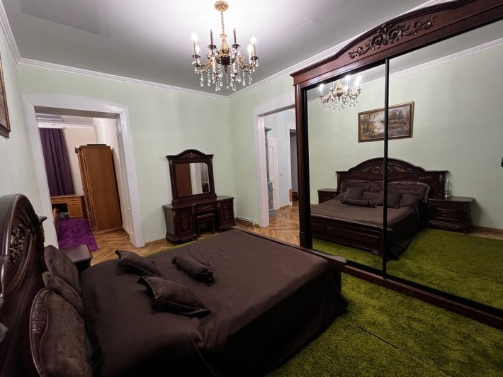 Здається на довготривалий термін квартира в центрі міста. - фото 1