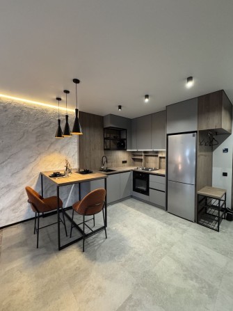 Комфортна 1-кімнатна квартира з дорогим ремонтом, Масани - фото 1