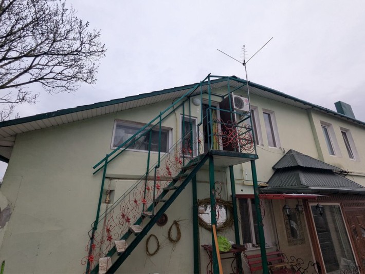 Здається в оренду 2-к квартира, частина будинку в центрі - фото 1