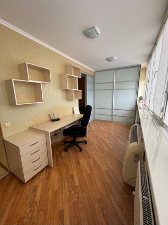 Простора 1-кімнатна квартира на Митниці - фото 1