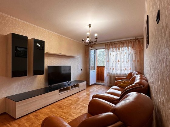 Аренда 3к квартиры с газом+низкий этаж,метро Дарница, Дарницкий б-р 4а Киев