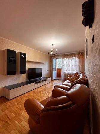 Аренда 3к квартиры с газом+низкий этаж,метро Дарница, Дарницкий б-р 4а - фото 1