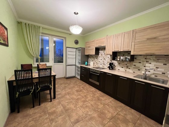 2р 90м2 м. Житомирська Святошино 10-15хв пішки Розумовського 19 Киев