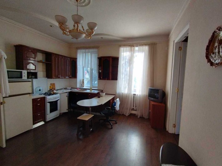 Здається 3-кімн. квартира, центр, низ вул. Кониського - фото 1